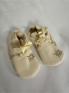 kate quinn Cream Waffle Knit Tie Booties with Golden Tiny Sun Embroidery 6-12 mo